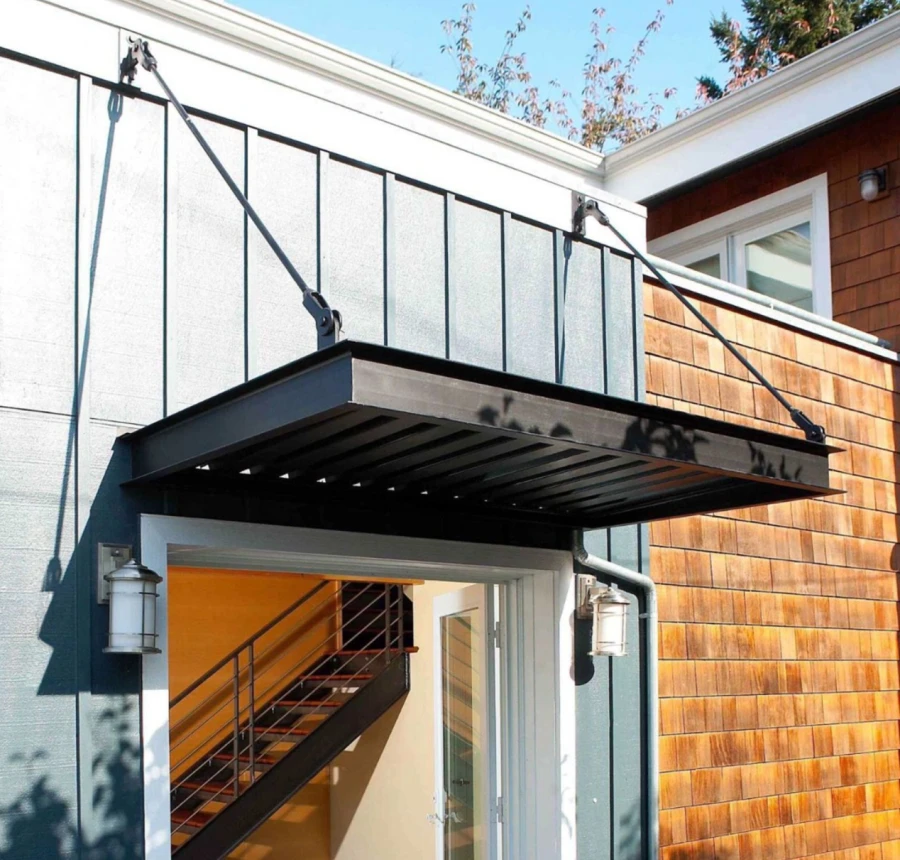 Прямоугольный лофт козырек из металла на вантах